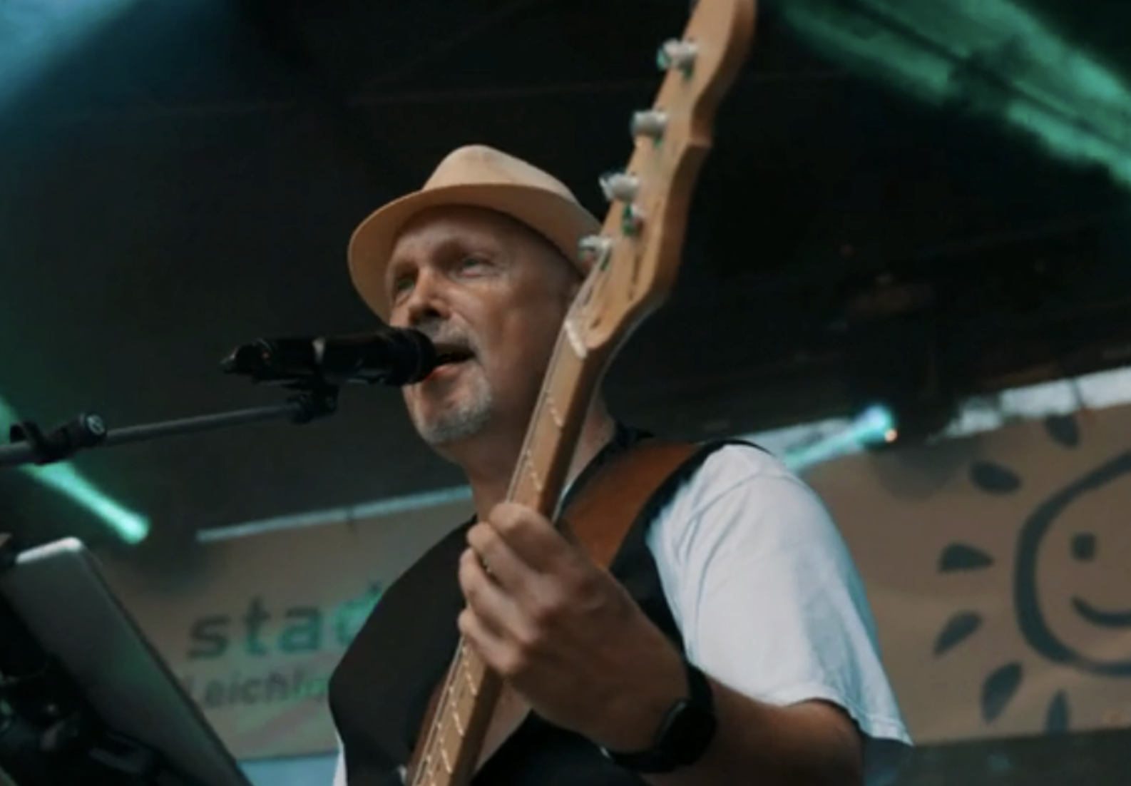 Dirk – Bass / Gesang