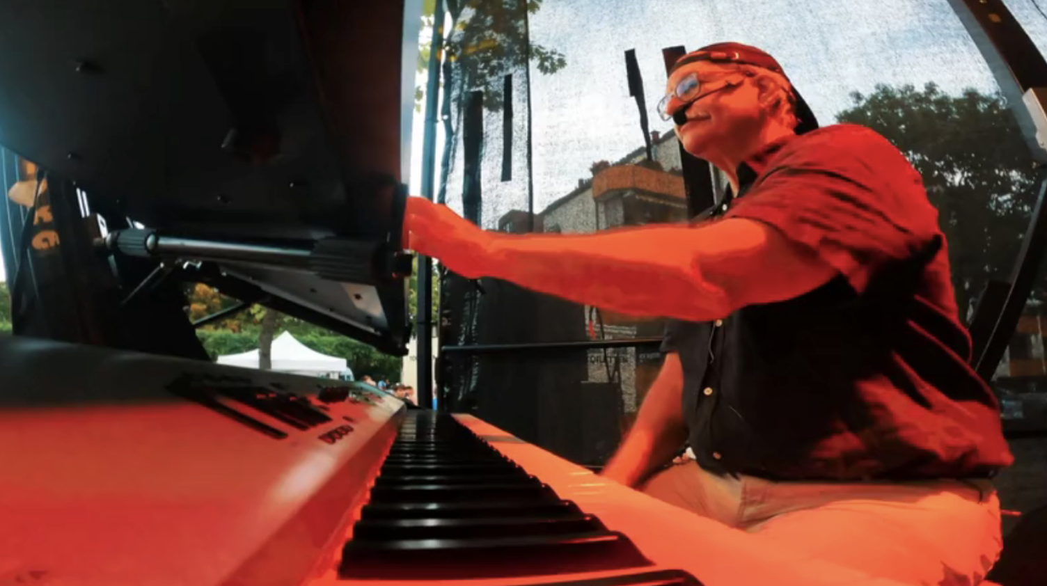 Georg – Keyboard / Gesang